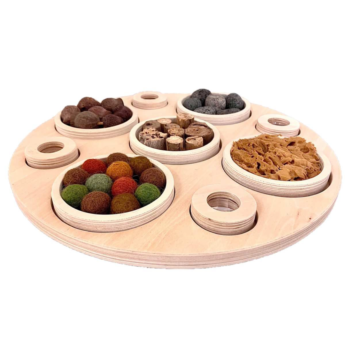Ronde sensorische plank met 10 houten compartimenten gevuld met natuurlijke texturen, ideaal voor sensorisch spel en Montessori-activiteiten.