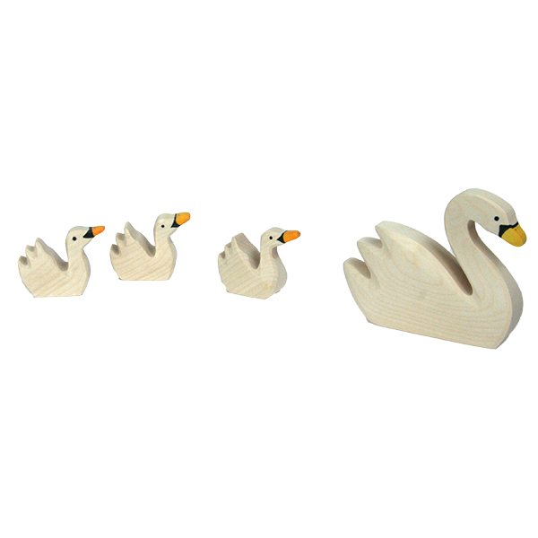 "Zwaan en haar schattige baby zwanen!"