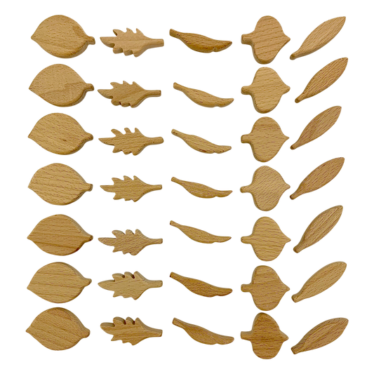 Set van 35 Mini Natural Leaf Shapes in diverse houten bladontwerpen, ideaal voor knutselprojecten en decoratie in de hobbycategorie.