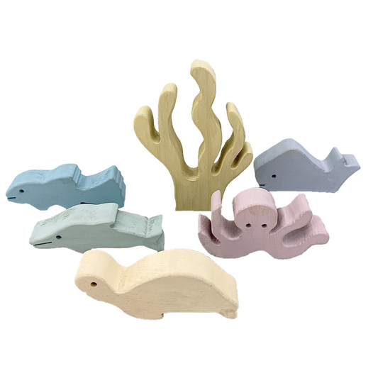 Pastel Wood Sea Story/6pc houten speelgoedset met zeedieren en koraal in zachte pastelkleuren, ideaal voor fantasierijk spel en decoratie.