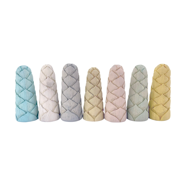 Mini Pastel Flower Buds S/7pc in rij opgesteld, perfect voor creatieve toepassingen zoals scrapbooking of interieurdecoratie.