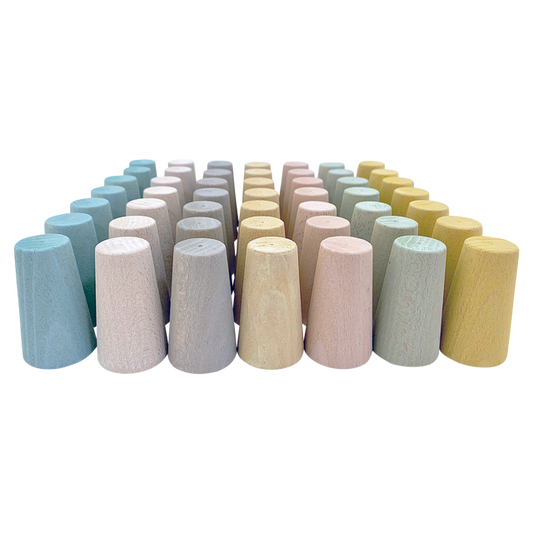 Set van 49 Mini Pastel Cones in zachte kleuren, ideaal voor open-ended spel en sensorische ontwikkeling in de categorie houten speelgoed.