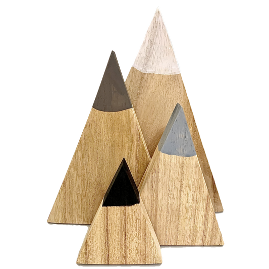 Set van 4 houten decoratieve bergen Winter Mountains/4pc met geschilderde toppen in zwart, wit, grijs en bruin. Perfect voor winterse woondecoratie.