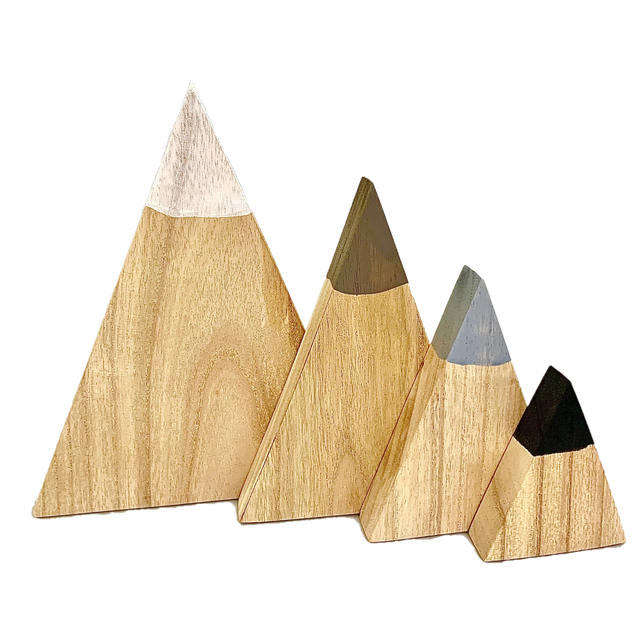Winter Mountains/4pc houten bergenset met minimalistisch design en natuurlijke houtstructuur, ideaal voor Scandinavische interieurstijl.