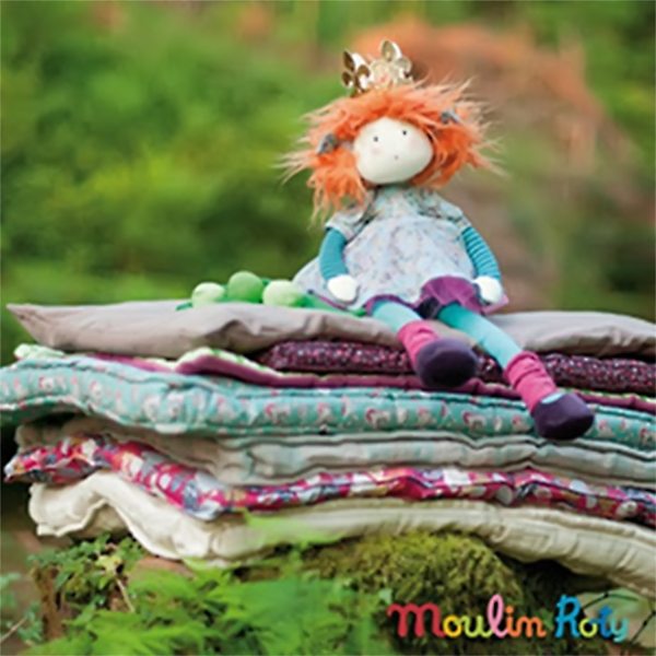 "Marinette Poppedijn in haar eigen koffer!"