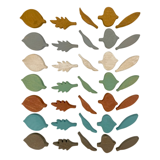 Mini Earth Leaf Shapes/35pc in diverse herfstkleuren, ideaal voor sensorisch spel en creatieve educatieve activiteiten in de categorie houten speelgoed.