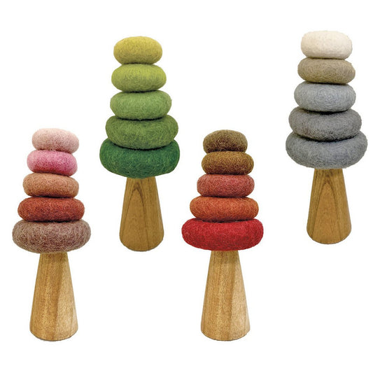 Four Season Coin Trees decoratieve stapelbare vilten stenen in seizoenskleuren op houten standaard, perfect voor interieurdecoratie of kinderspeelgoed.