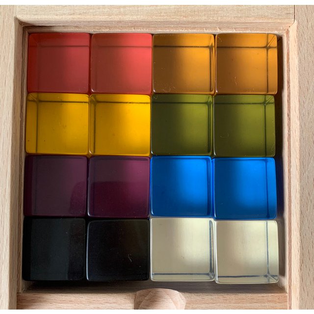 Earth Lucites/40pc set met transparante gekleurde blokken in houten doos, ideaal voor sensorisch spel en educatief gebruik.