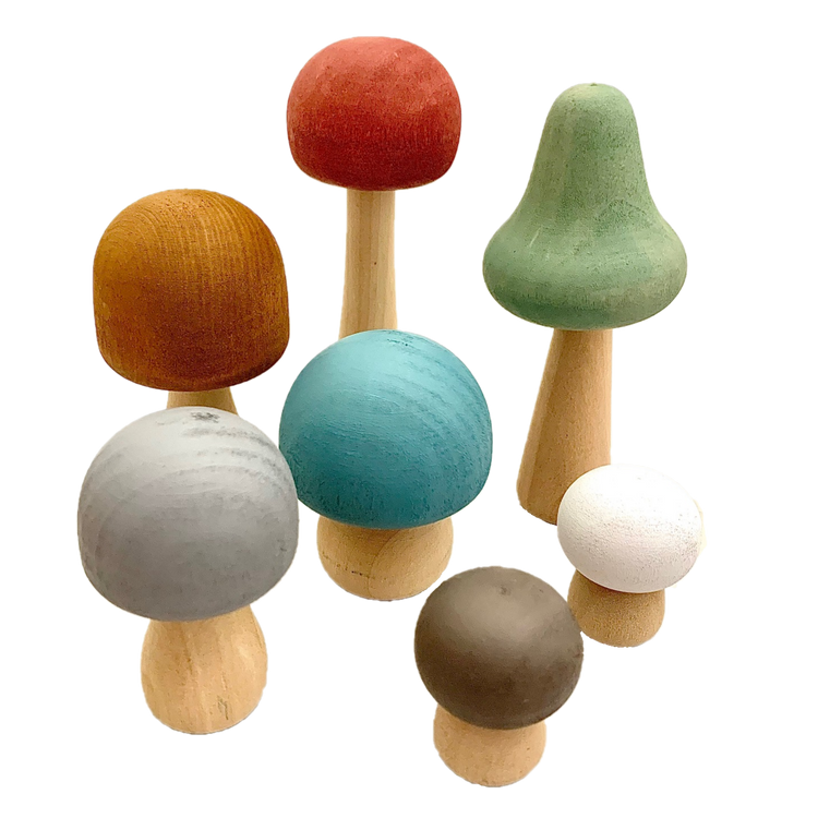 Set van 7 houten Earth Mushrooms in diverse kleuren en vormen, ideaal als decoratie of speelgoed in de categorie houten speelgoed.