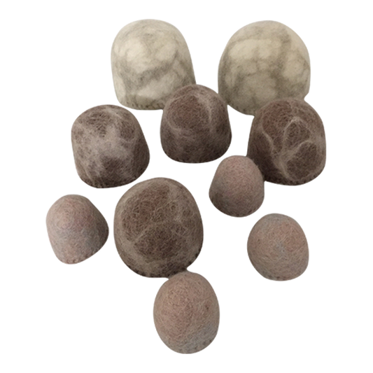Set van 10 decoratieve Winter Rocks/10pc in natuurlijke tinten, ideaal als vilten speelstenen of interieurdecoratie in winterthema.