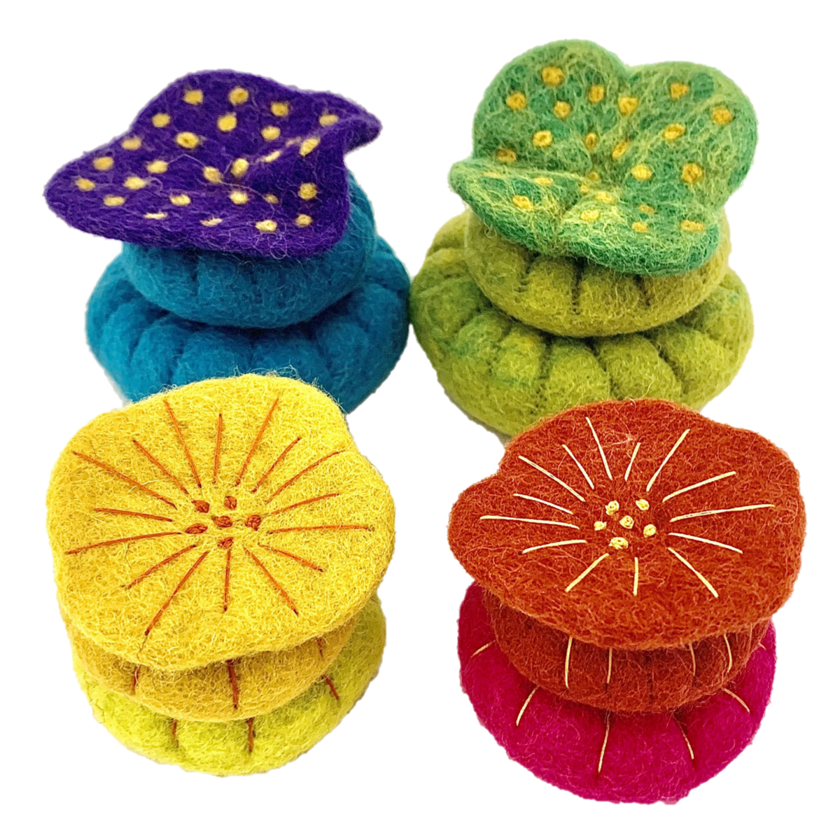 Gestapelde Fish Beds 4 sets/12pc in felle kleuren en bloemmotieven, perfect voor creatieve inrichting van visverblijven of diorama’s.
