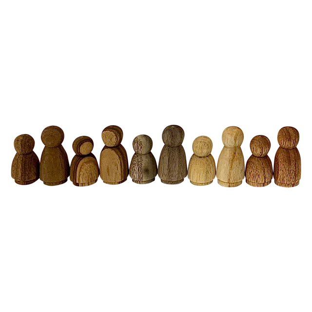 Set van 10 Mini WW Wood Folk houten poppetjes in verschillende houttinten, ideaal voor open-ended speelgoed en Montessori-activiteiten.